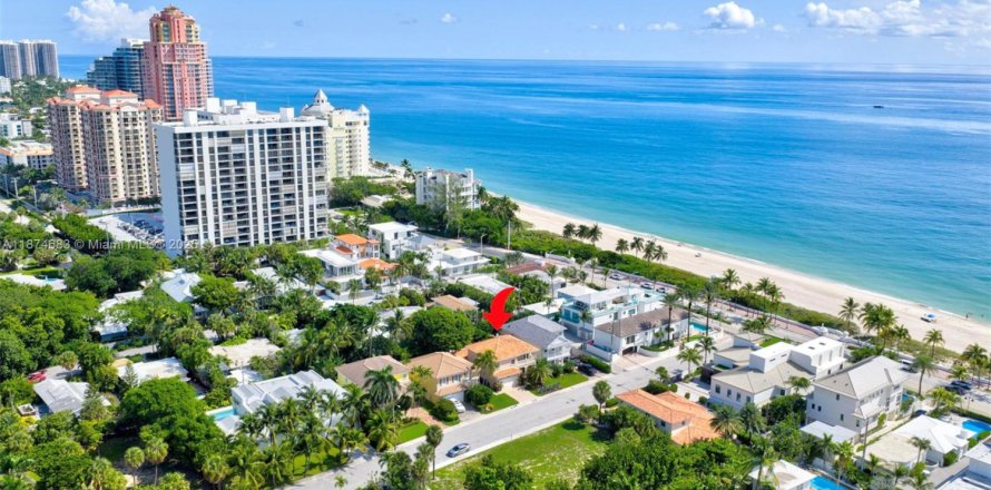 House in Fort Lauderdale, Florida 3 bedrooms, 270.07 sq.m. № 1922479