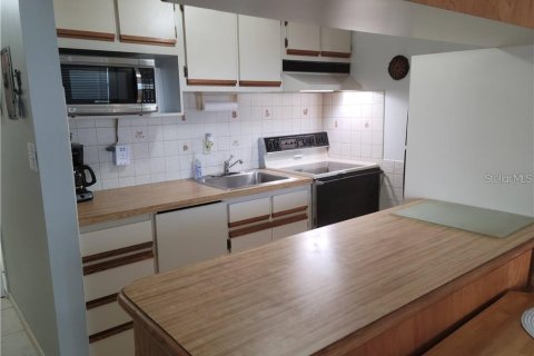 Condo in Treasure Island, Florida, 1 bedroom  № 2350103 - photo 22
