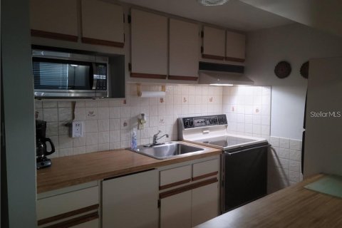 Condo in Treasure Island, Florida, 1 bedroom  № 2350103 - photo 12