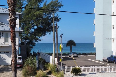 Condo in Treasure Island, Florida, 1 bedroom  № 2350103 - photo 6