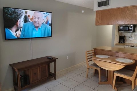 Condo in Treasure Island, Florida, 1 bedroom  № 2350103 - photo 20