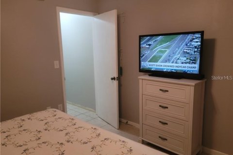 Condo in Treasure Island, Florida, 1 bedroom  № 2350103 - photo 13