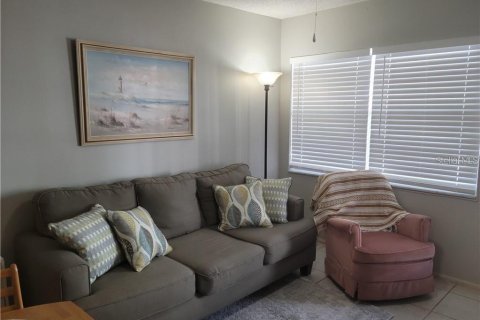 Condo in Treasure Island, Florida, 1 bedroom  № 2350103 - photo 21
