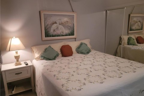 Condo in Treasure Island, Florida, 1 bedroom  № 2350103 - photo 14