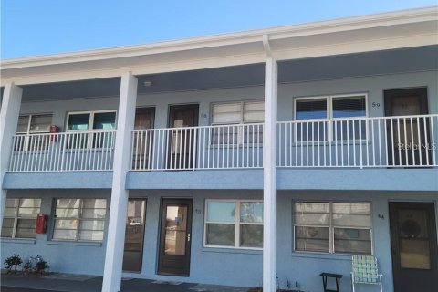 Condo in Treasure Island, Florida, 1 bedroom  № 2350103 - photo 2