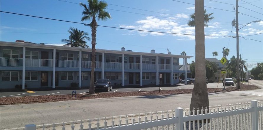 Condo in Treasure Island, Florida, 1 bedroom  № 2350103