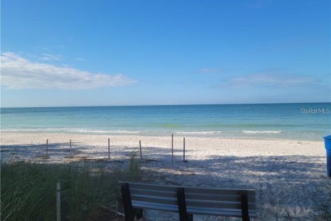 Condo in Treasure Island, Florida, 1 bedroom  № 2350103 - photo 5