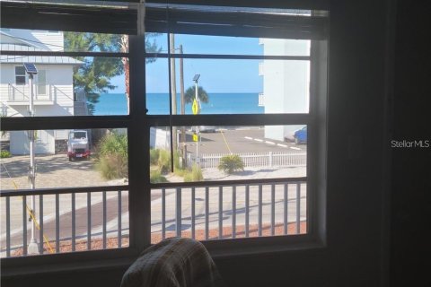 Condo in Treasure Island, Florida, 1 bedroom  № 2350103 - photo 11