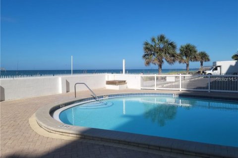 Condo in Treasure Island, Florida, 1 bedroom  № 2350103 - photo 8