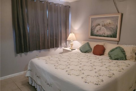 Condo in Treasure Island, Florida, 1 bedroom  № 2350103 - photo 15