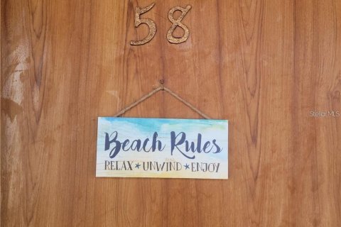 Condo in Treasure Island, Florida, 1 bedroom  № 2350103 - photo 9