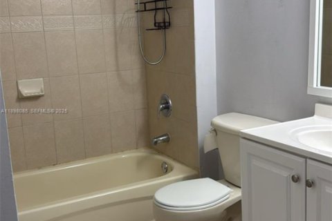 Condo in Cutler Bay, Florida, 2 bedrooms № 2081579 - photo 11