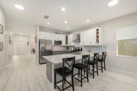House in Tampa, Florida 4 bedrooms, 200.02 sq.m. № 1509174 - photo 9
