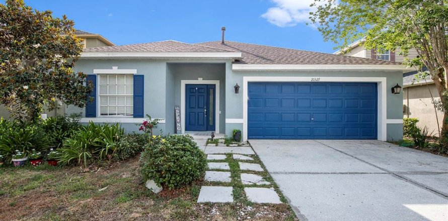 House in Tampa, Florida 4 bedrooms, 200.02 sq.m. № 1509174