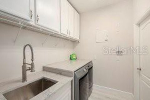 House in Tampa, Florida 4 bedrooms, 200.02 sq.m. № 1509174 - photo 7