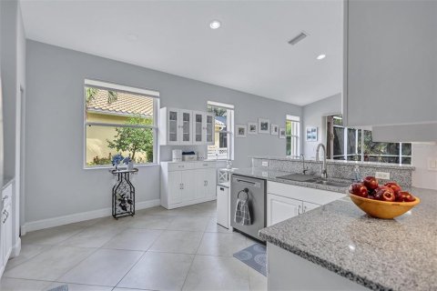 House in Sarasota, Florida 3 bedrooms, 170.1 sq.m. № 2398586 - photo 23