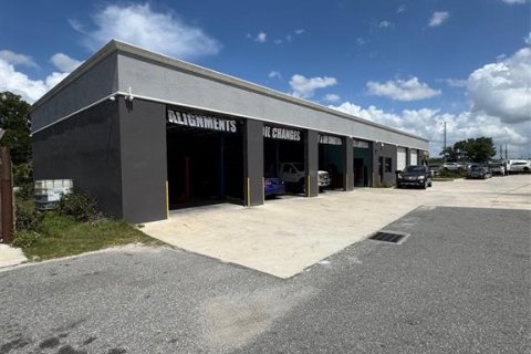 Commercial property in Orlando, Florida 464.51 sq.m. № 2240003