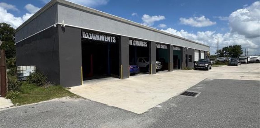 Immobilier commercial à Orlando, Floride 464.51 m2 № 2240003