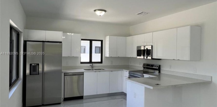 Casa en South Miami, Florida 3 dormitorios № 1990590