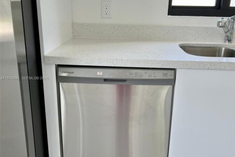 Casa en alquiler en South Miami, Florida, 3 dormitorios № 1990590 - foto 20