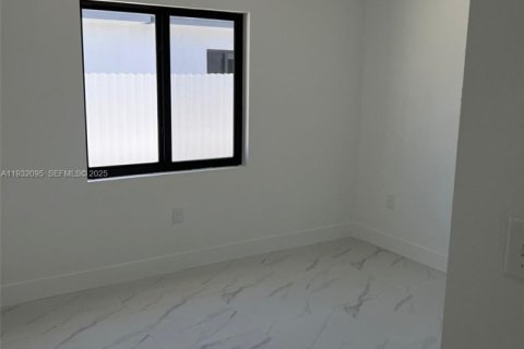 Casa en alquiler en South Miami, Florida, 3 dormitorios № 1990590 - foto 7