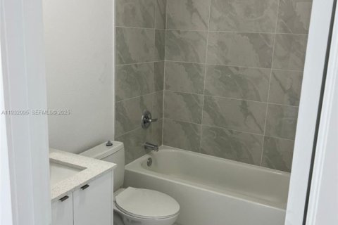 Casa en alquiler en South Miami, Florida, 3 dormitorios № 1990590 - foto 12