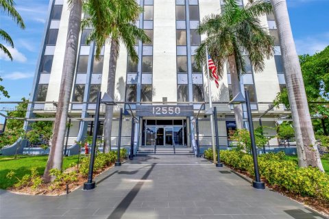 Propiedad comercial en venta en North Miami, Florida № 1809498 - foto 2