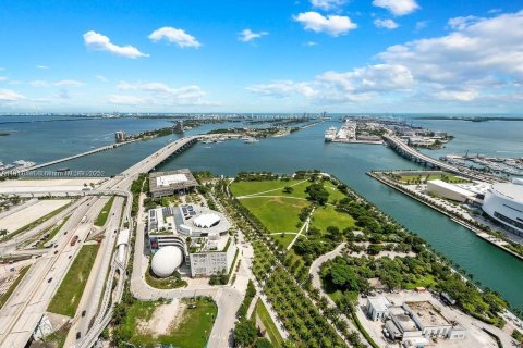 Купить кондоминиум в Майами, Флорида 5 спален, 401.99м2, № 1972173 - фото 28