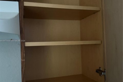 Снять в аренду кондоминиум в Маргит, Флорида 1 спальня, 66.15м2, № 2079516 - фото 12