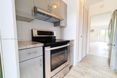 Снять в аренду квартиру в Норт-Майами, Флорида 1 спальня, 74.32м2, № 2153606 - фото 4