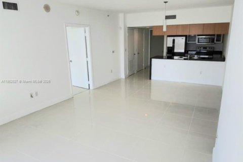 Condo in Miami, Florida, 1 bedroom  № 2017025 - photo 8