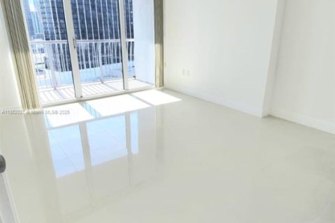 Condo in Miami, Florida, 1 bedroom  № 2017025 - photo 11