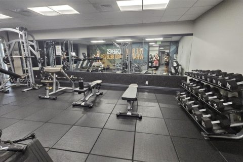 Condo in Miami, Florida, 1 bedroom  № 2017025 - photo 22