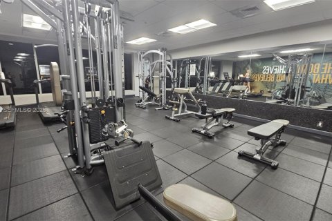 Condo in Miami, Florida, 1 bedroom  № 2017025 - photo 19