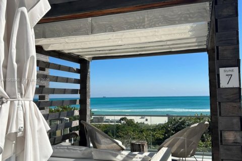 Condo in Miami Beach, Florida  № 2081066 - photo 13