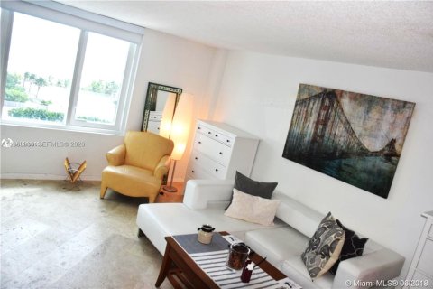 Condo in Miami Beach, Florida  № 2081066 - photo 8
