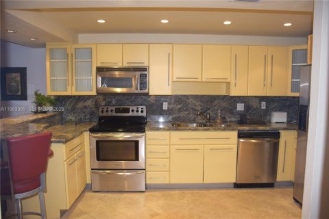 Condo in Miami Beach, Florida  № 2081066 - photo 24