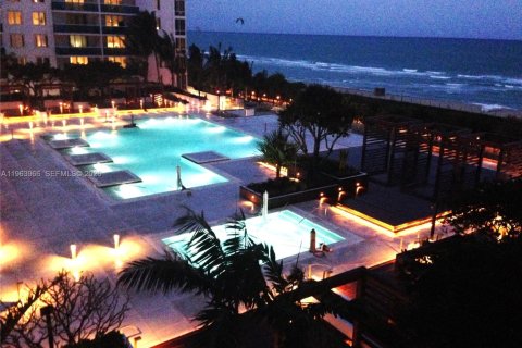 Condo in Miami Beach, Florida  № 2081066 - photo 20