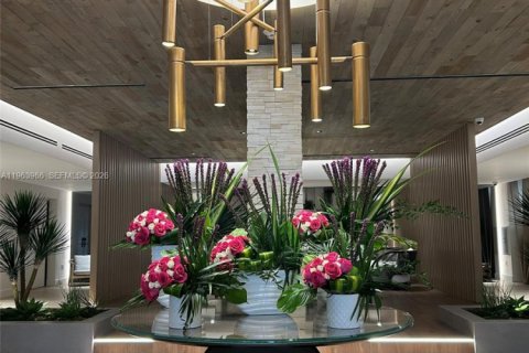 Condo in Miami Beach, Florida  № 2081066 - photo 2