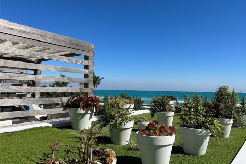 Condo in Miami Beach, Florida  № 2081066 - photo 5