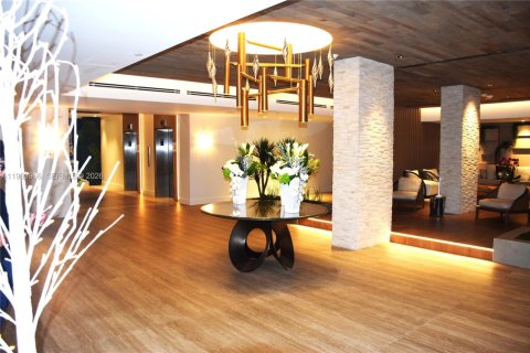 Condo in Miami Beach, Florida  № 2081066 - photo 30