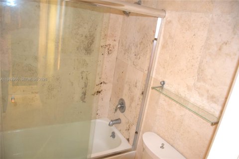 Condo in Miami Beach, Florida  № 2081066 - photo 23