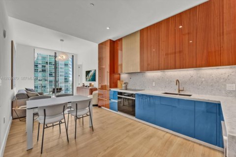 Condo in Miami, Florida, 2 bedrooms  № 2087875 - photo 11