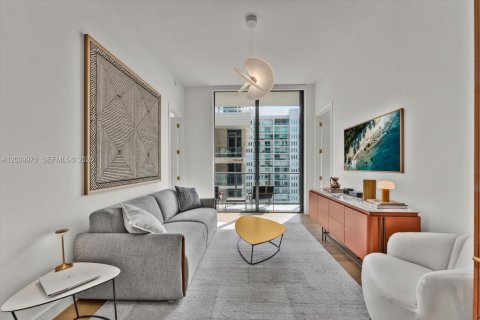 Condo in Miami, Florida, 2 bedrooms  № 2087875 - photo 2