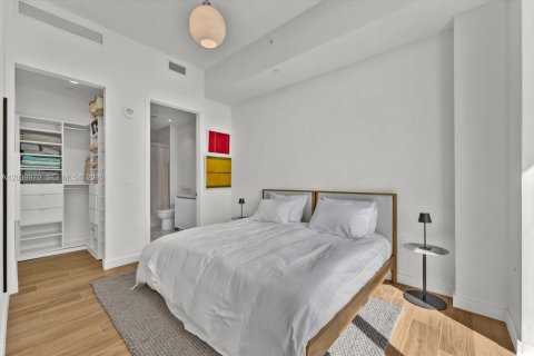 Condo in Miami, Florida, 2 bedrooms  № 2087875 - photo 13