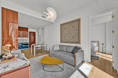 Condo in Miami, Florida, 2 bedrooms  № 2087875 - photo 7