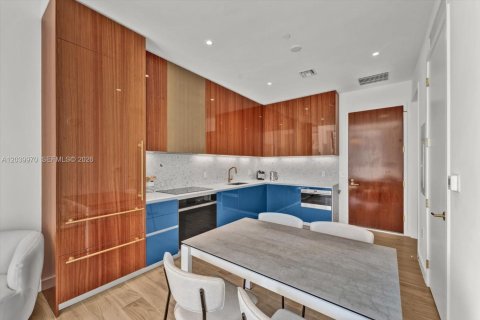 Condo in Miami, Florida, 2 bedrooms  № 2087875 - photo 10