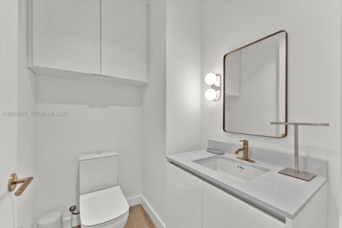 Condo in Miami, Florida, 2 bedrooms  № 2087875 - photo 21