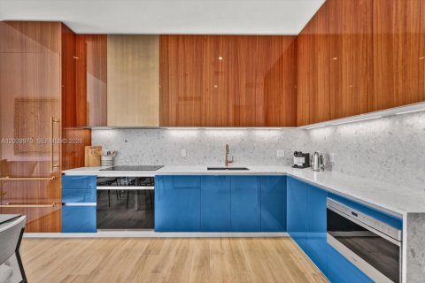 Condo in Miami, Florida, 2 bedrooms  № 2087875 - photo 9