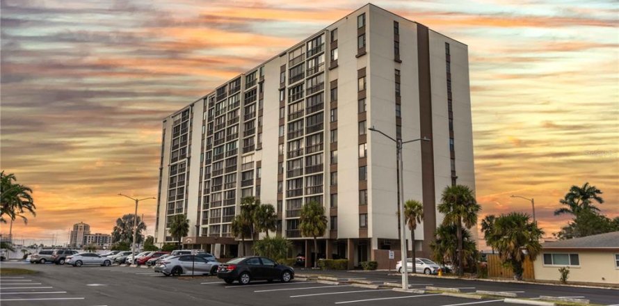 Condo in Clearwater, Florida, 1 bedroom № 2101559